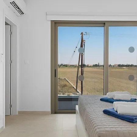 Serenity Waves 26 לרנקה